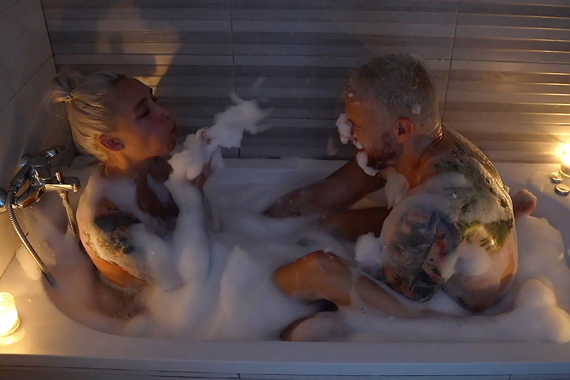 Porn for Women: Sexy stories and erotica - couple engage in passionate public sex